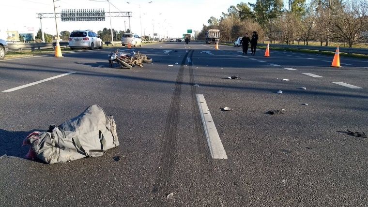 Un motociclista murió en un choque contra un camión