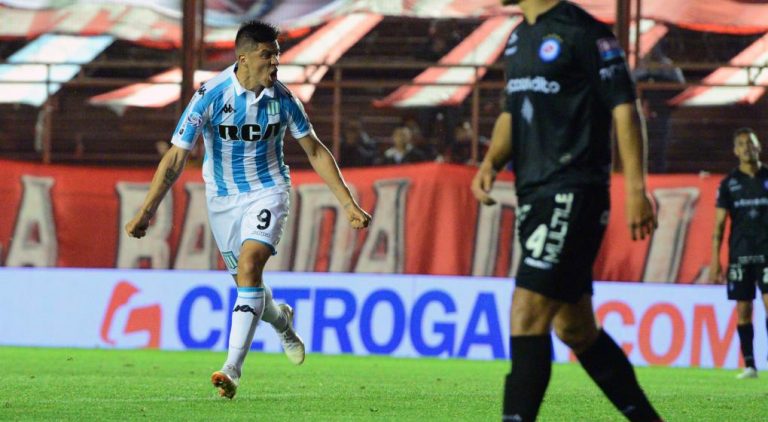 Racing venció a Argentinos y es más líder que nunca