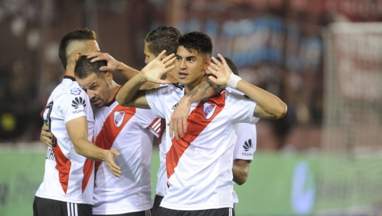 River goleó a Lanús y se prende en la tabla