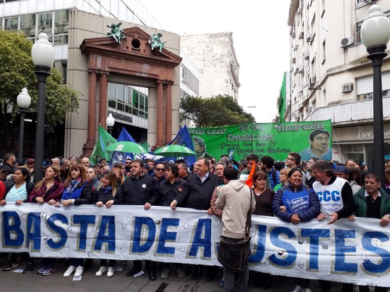 Masiva marcha contra el presupuesto 2019