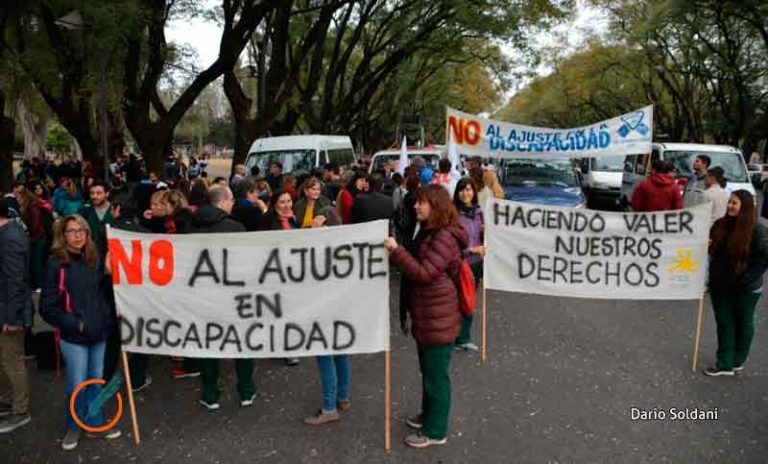 Movilización a Santa Fe contra el ajuste en discapacidad