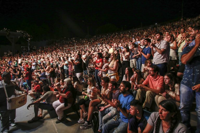 Vuelve un ciclo del verano municipal: “Rosario bajo las estrellas”