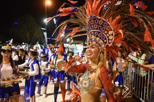 El Paseo Pellegrini se viste de fiesta para recibir el carnaval