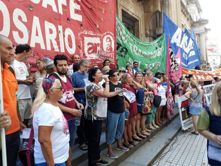 Gremios estatales marcharon por la recomposición salarial