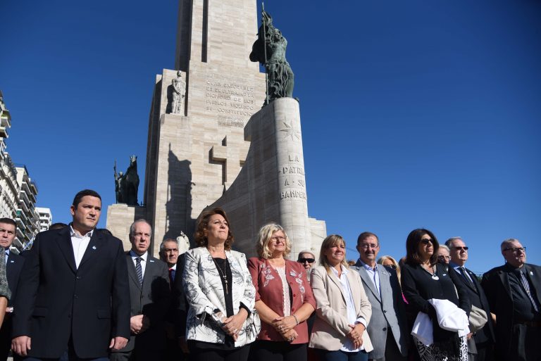 Fein anunció que las obras del Monumento a la Bandera las finalizará el municipio