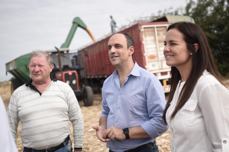 Corral junto a productores de Carlos Pellegrini proyectan obras contra inundaciones