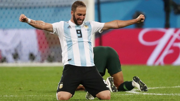 Higuaín le puso fin a su ciclo en la Selección