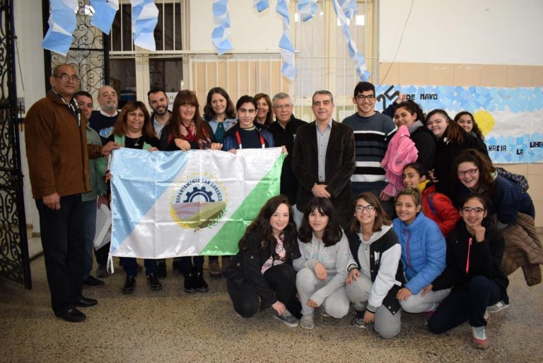 Las Escuelas Vera Peñaloza, Leandro N. Alem y Remedios de Escalada recibieron la Bandera del Departamento San Lorenzo