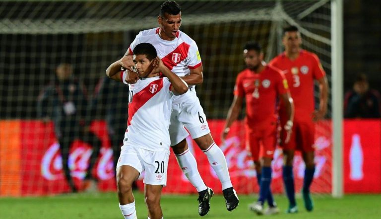 Perú goleó a Chile,  y jugará la final de la Copa América