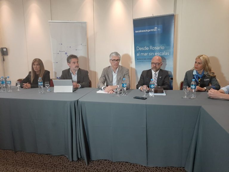 Aerolíneas Argentina presentó en Rosario los nuevos vuelos de verano