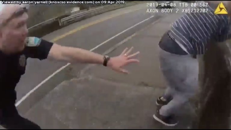 Un policía salvó a un joven que saquería tirar de un puente