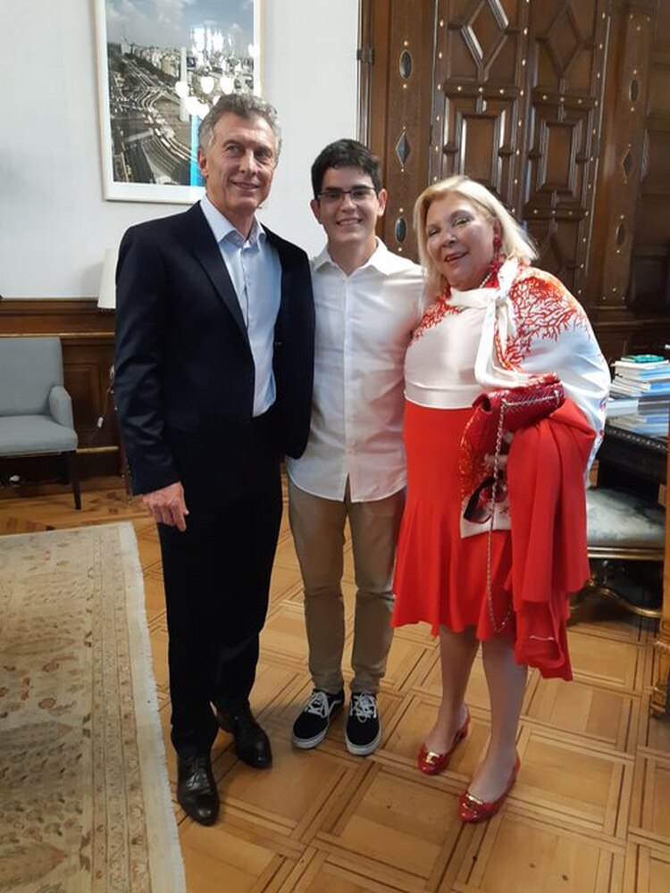 Carrió se reunió con Macri y anunció que se retira de la política