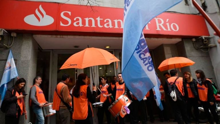 La Bancaria Rosario logró la reincorporación de un empleado despedido en Santander Río
