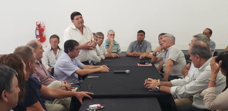Reunión de intendentes y gremialistas del cordón industrial por Vicentín