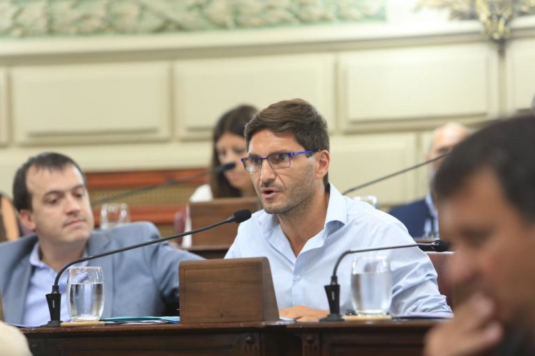 Pullaro pide bono extraordinario para pensiones Ley 5110