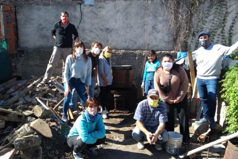 Jóvenes del Nueva Oportunidad construyen cocinas rocket junto a organizaciones de la ciudad