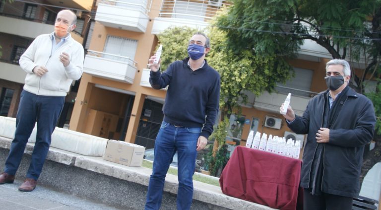 La UNR entregó la primera partida de repelente para el servicio público de salud