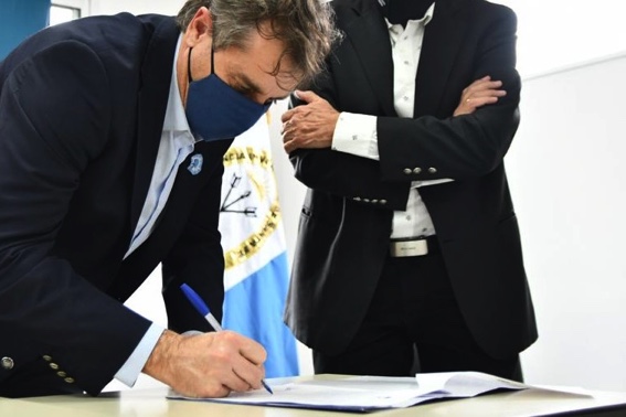 Firma de convenios entre el departamento Iriondo y la  Provincia