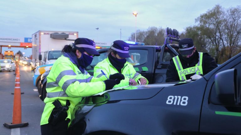 Más de 130 vehículos quisieron entrar a la provincia pero se debieron pegar la vuelta