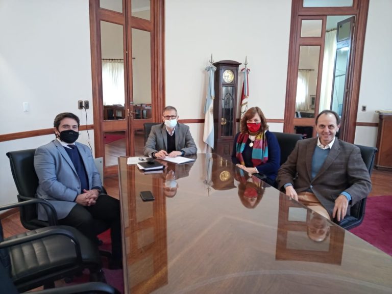 El senador Rasetto y la intendenta Lanatti se reunieron con funcionarios provinciales