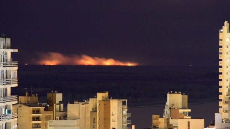 La UNR habilita un consultorio médico y una asesoría legal para atender a personas afectadas por el humo