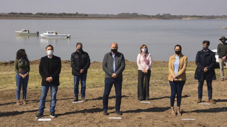 Perotti y Cabandié presentaron el primer faro de conservación del país en el Parque Nacional Islas de Santa Fe