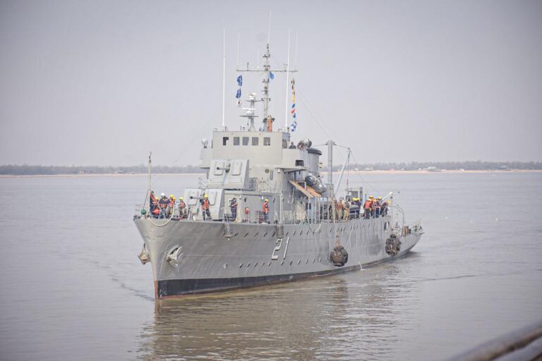 Desde Nación envían un buque y brigadistas para combatir los incendios en la zona de islas