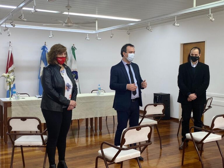 Firma de convenios entre localidades de Iriondo y la Inspección General de Personas Jurídicas