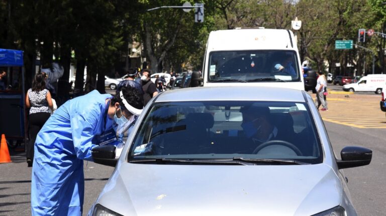 COVID-19: El Centro de Hisopado ubicado en el Parque Independencia de Rosario atenderá con turnos del 0800