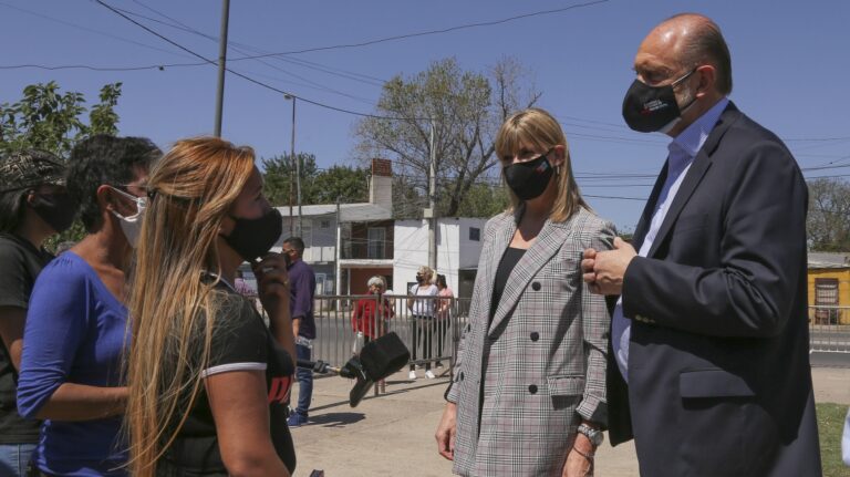 Perotti y Fernández pusieron en marcha un plan de urbanización que beneficiará a las familias de la zona Oeste de Rosario