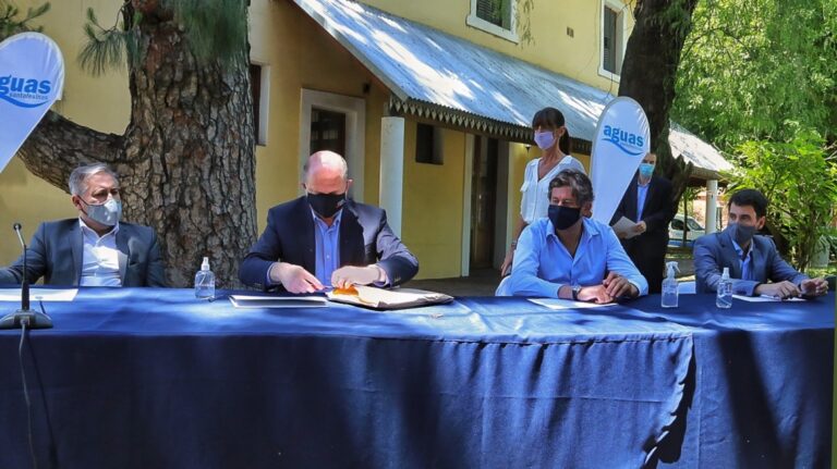 Perotti encabezó en Funes la licitación de una obra de cloacas por 140 millones de pesos que beneficiará a 4.500 vecinos