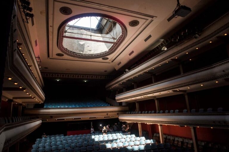 Presentaron el protocolo para la reapertura del Teatro La Comedia