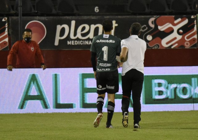 Aguerre podría ser operado tras la luxación de codo que sufrió ante Boca
