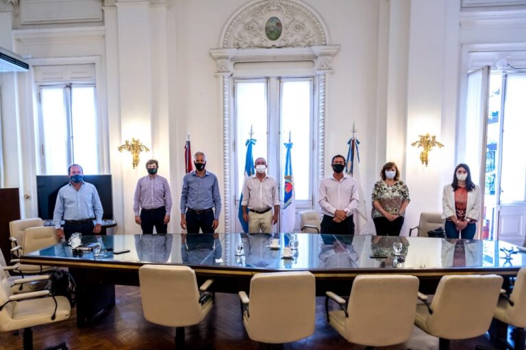 Javkin se reunió con intendentes y presidentes comunales de la UCR