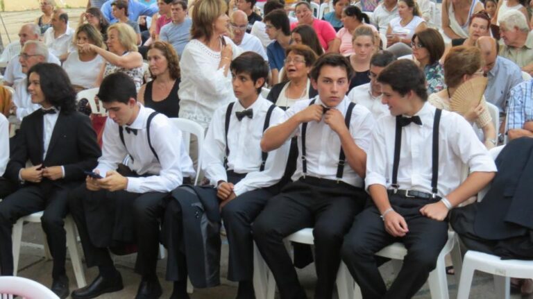 Educación: proponen actos de colación de fin de ciclo en espacios a cielo abierto