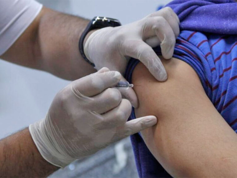 Desde  la UNR expresan su apoyo al proceso de vacunación contra el coronavirus