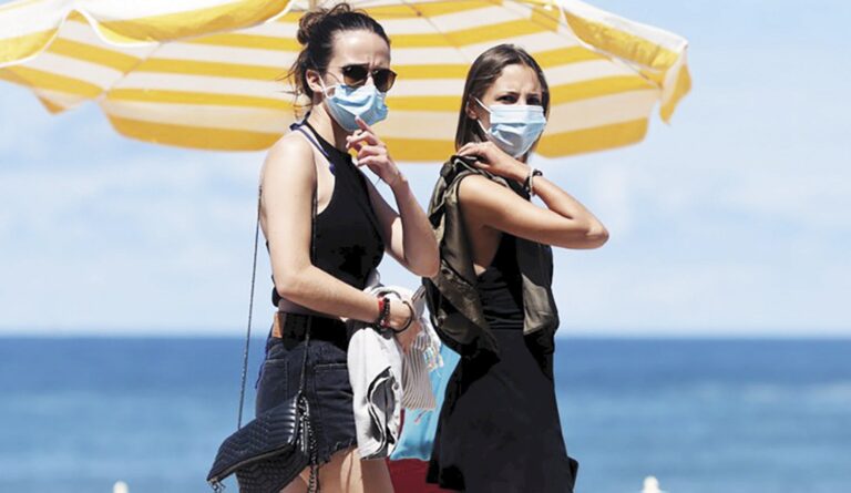 Piden a quienes regresen de las vacaciones se aislen por 10 días