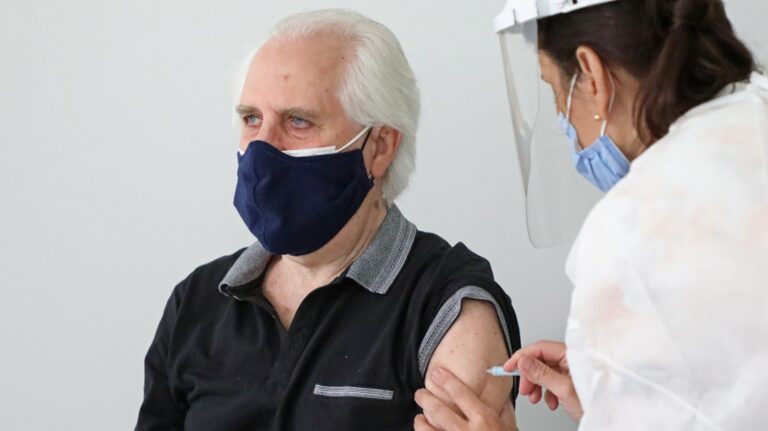 Continúa la vacunación contra el COVID19 para mayores de 60 años
