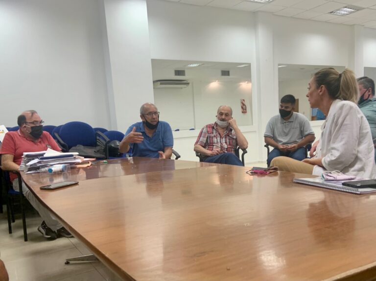 Carniceros rechazan la llegada de la feria itinerante en plazas y denuncian competencia desleal.