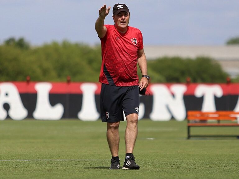 Es oficial: Kudelka deja de ser el DT de Newells y se despide ante Defensa y Justicia