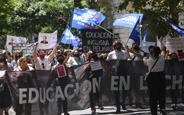 La provincia ofreció un 35% de aumento salarial a los docentes