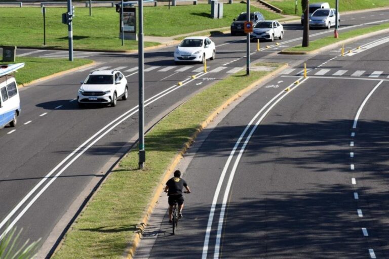 La Municipalidad inauguró la ciclovía Ribera y tres nuevas estaciones de Mi Bici Tu Bici