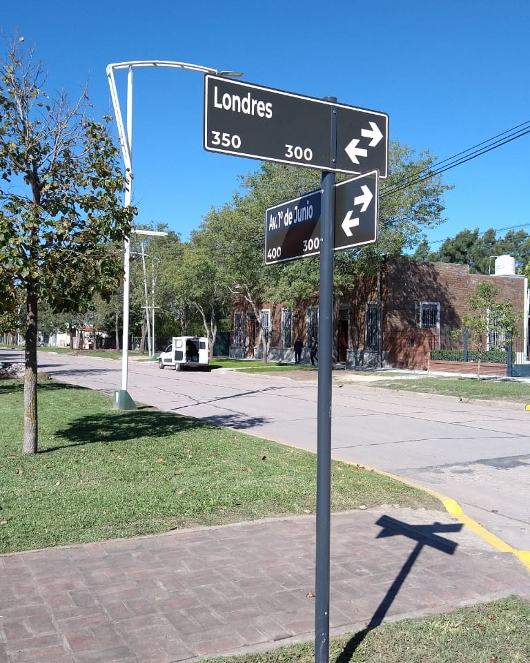 En San Jerónimo Sud se realiza la renovación de la cartelera urbana