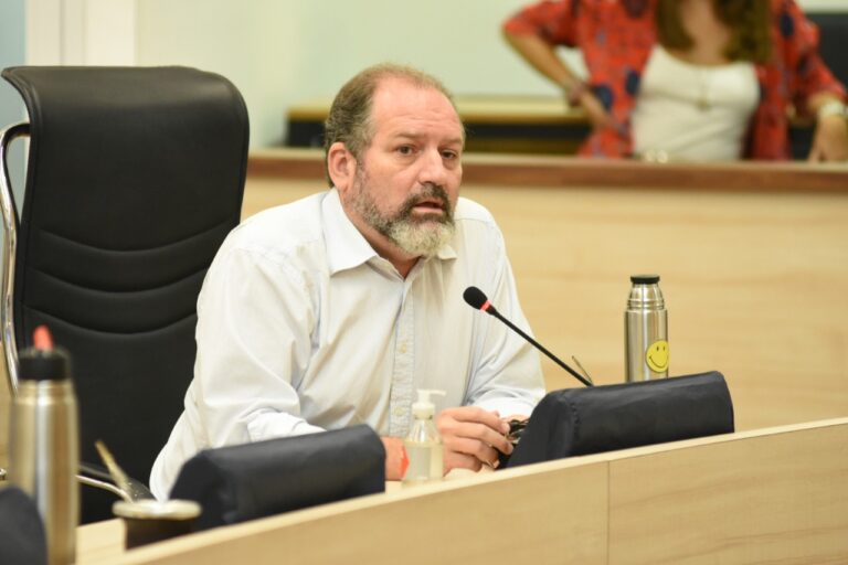 “Rechazamos por soviética la idea del gobierno provincial de estatizar el colectivo en Rosario”