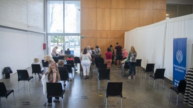 El intendente Javkin hizo una denuncia penal por un faltante de 100 dosis de vacuna