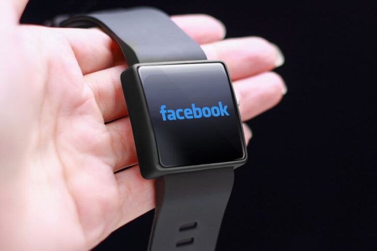 Con reloj propio: Facebook prepara un smartwatch con dos cámaras