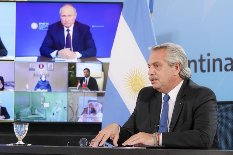 Sputnik V: Alberto Fernández y Vladimir Putin anunciaron la producción local de la vacuna