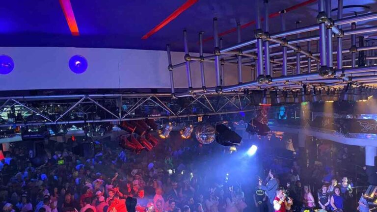 Abre casi todo, pero hay seis actividades que siguen suspendidas