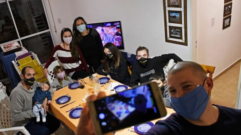 Vuelven las reuniones de hasta 10 personas y reabren salones de eventos