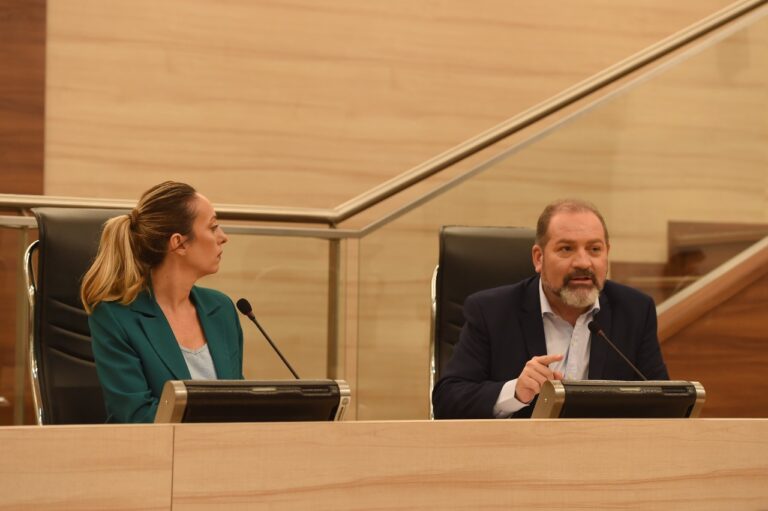 Cardozo y Ghilotti: “No es momento de aumentar un servicio donde se viaja mal y amontonados”